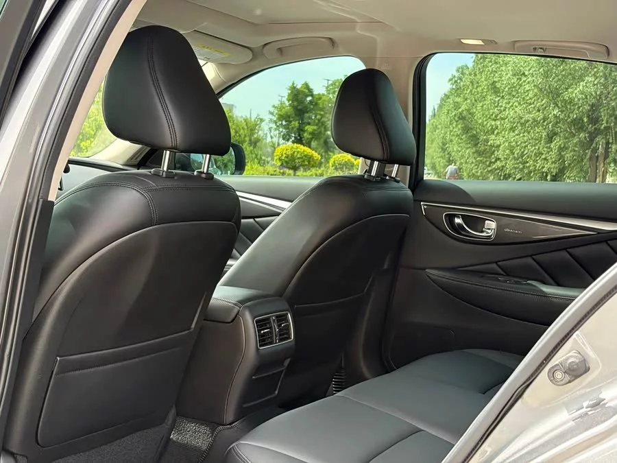 Infiniti Q50L
