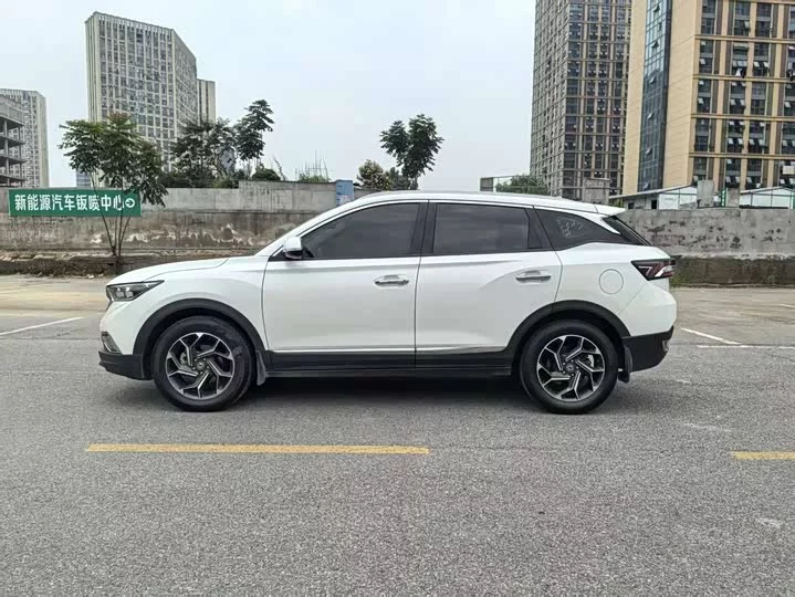 Dongfeng AX7