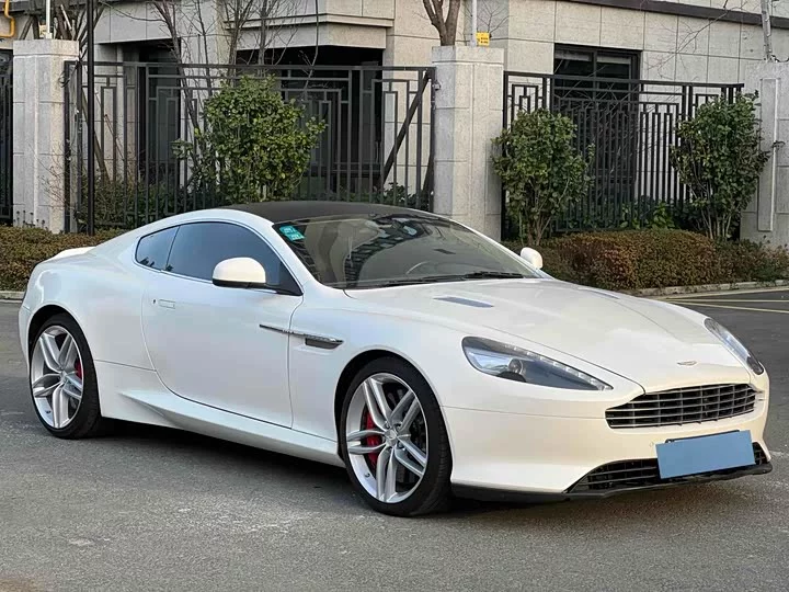 Aston Martin DB9