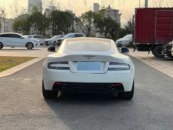 Aston Martin DB9