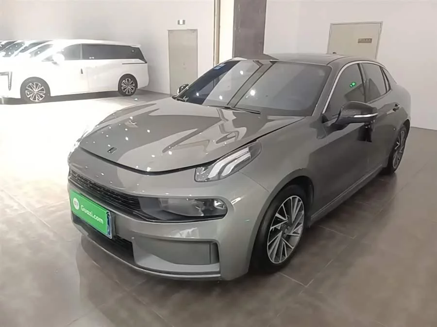 Lynk & Co 03