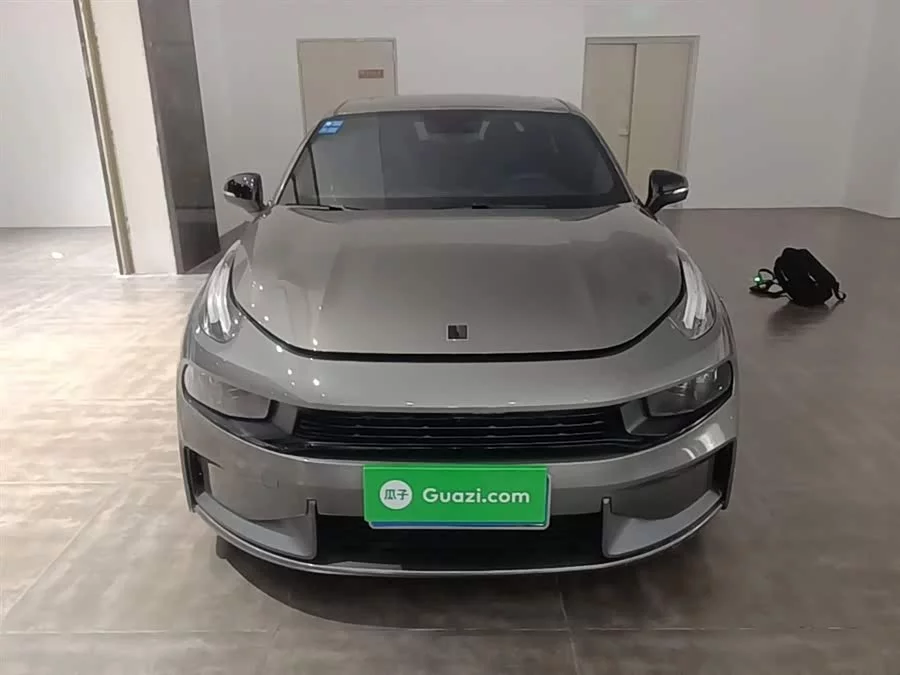 Lynk & Co 03