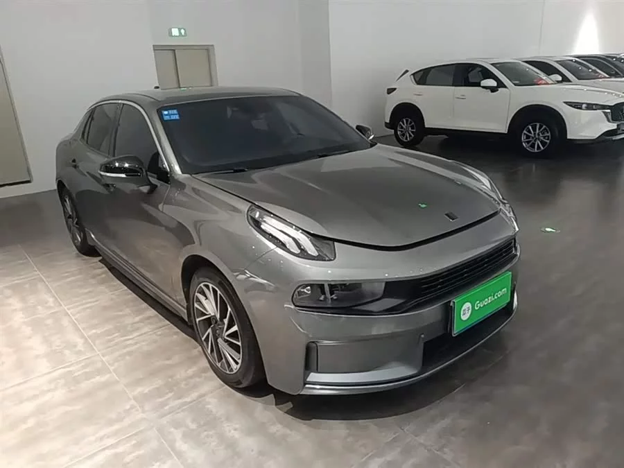Lynk & Co 03