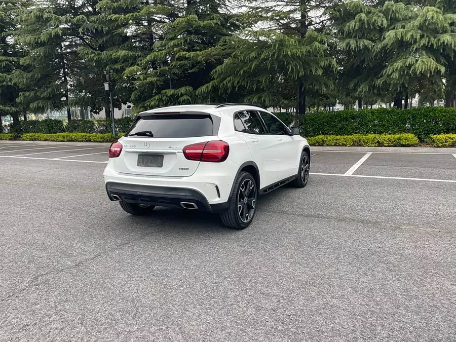 Mercedes Benz GLA