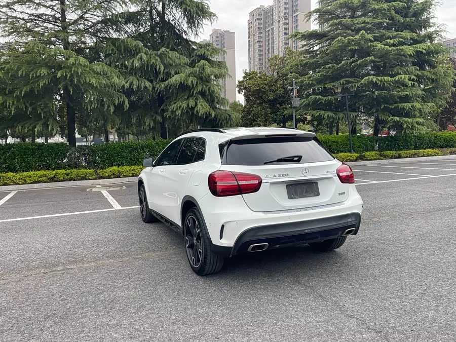 Mercedes Benz GLA