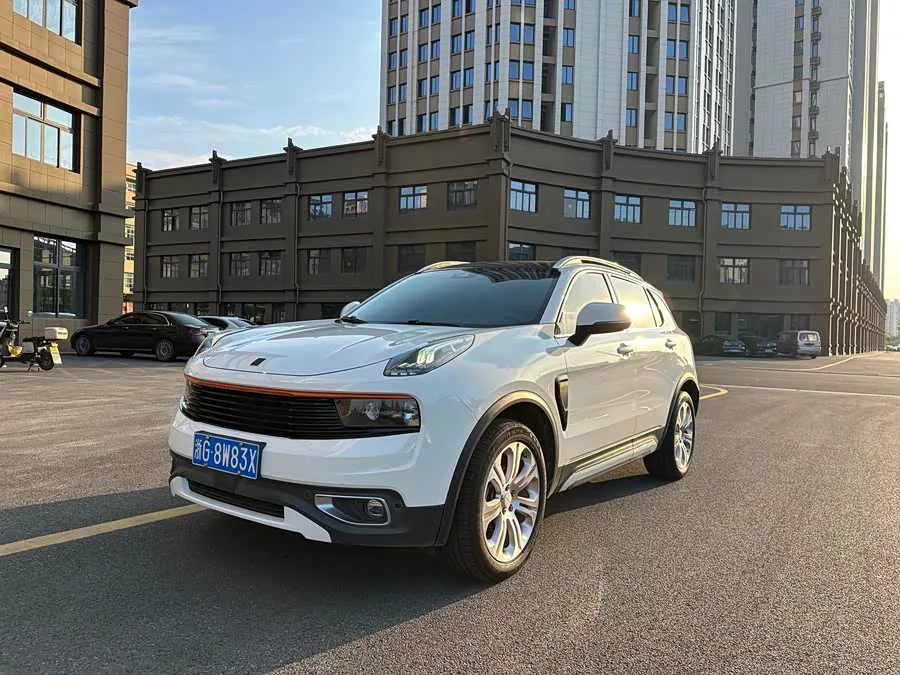 Lynk & Co 01