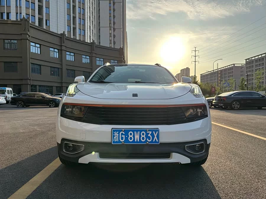Lynk & Co 01