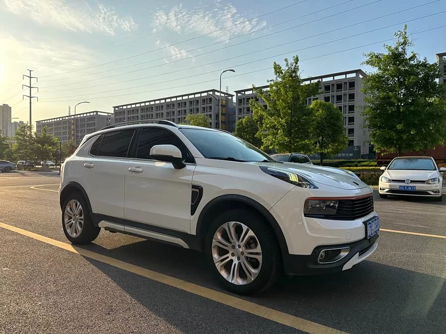 Lynk & Co 01