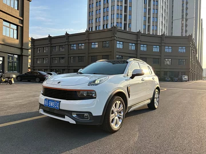 Lynk & Co 01