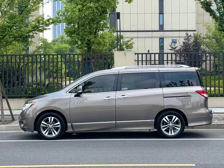 Nissan nobleman
