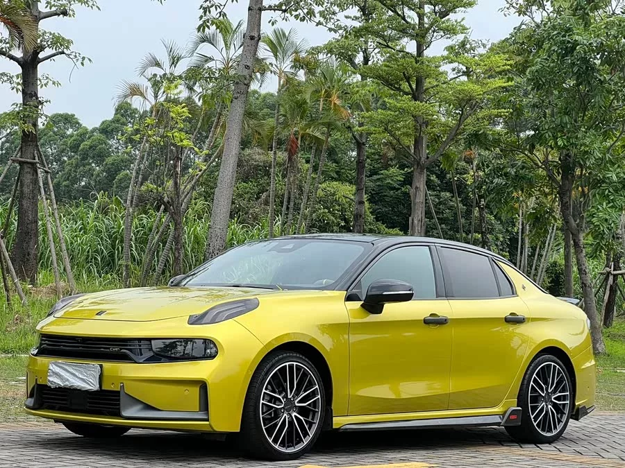 Lynk & Co 03