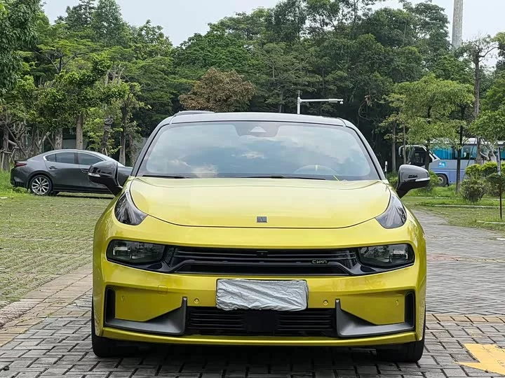 Lynk & Co 03