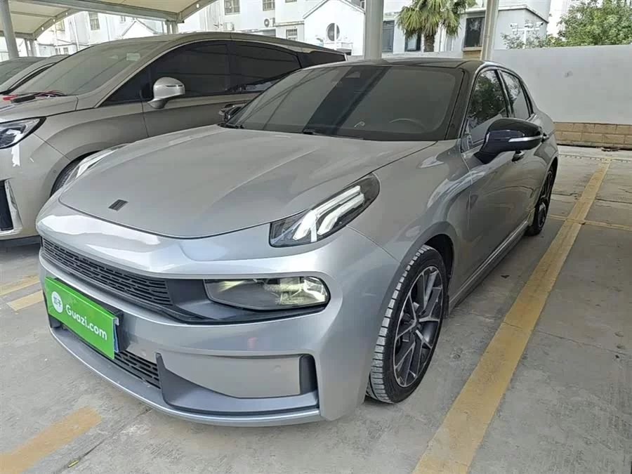 Lynk & Co 03