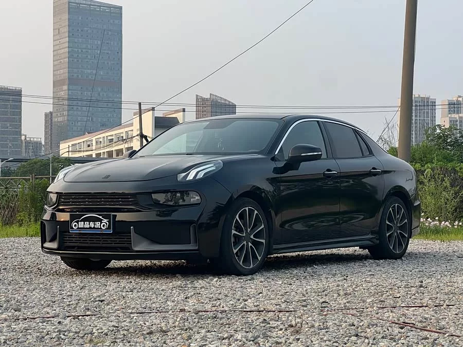 Lynk & Co 03