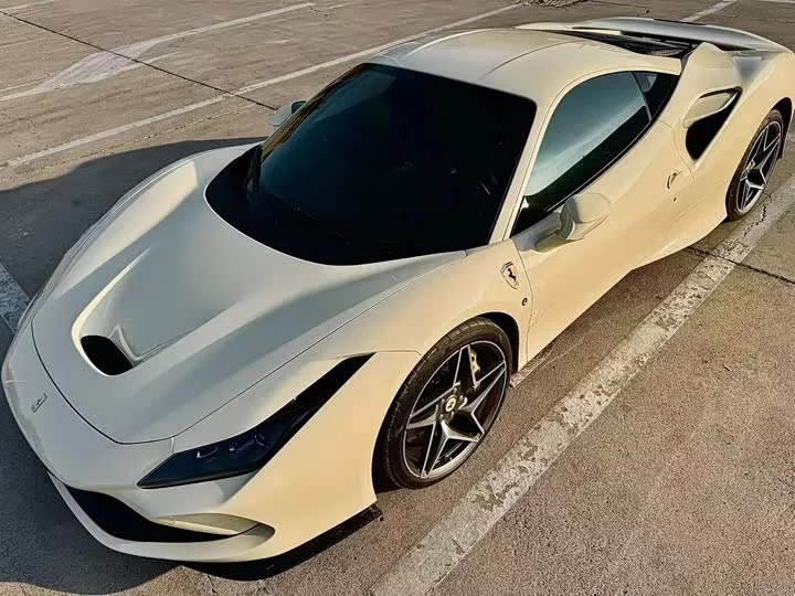 ferrari F8