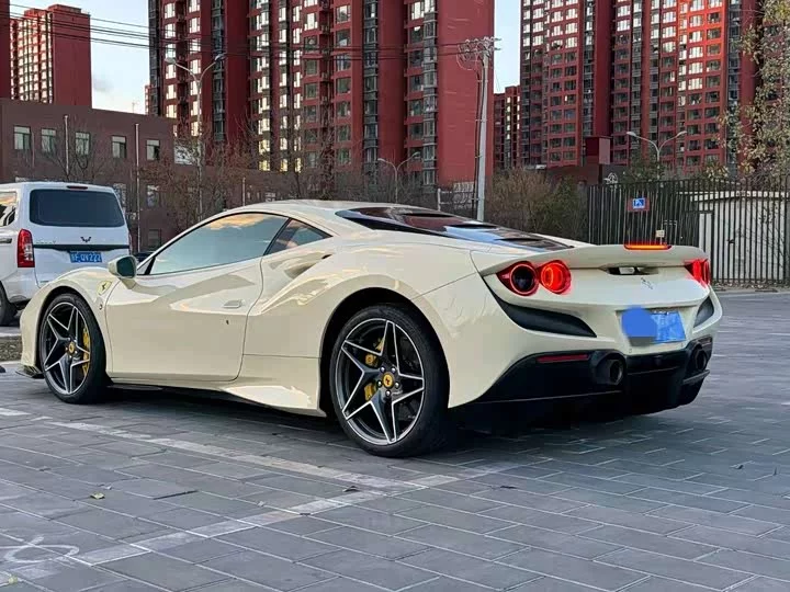 ferrari F8