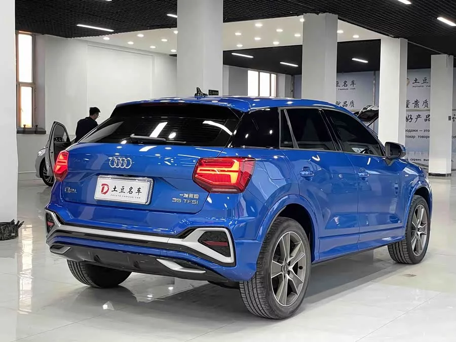 Audi Q2L