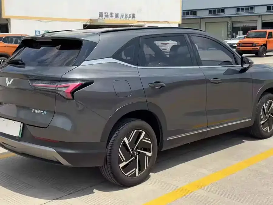Wuling Starlight S