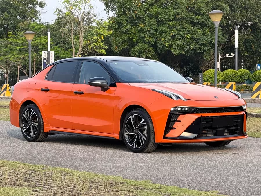 Lynk & Co 03