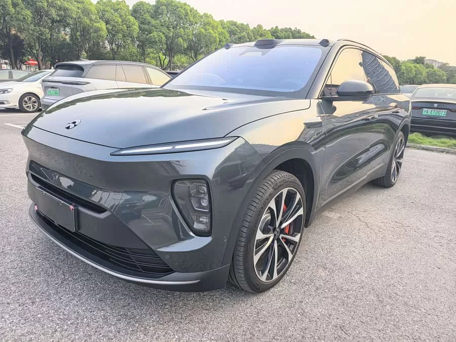NIO ES8