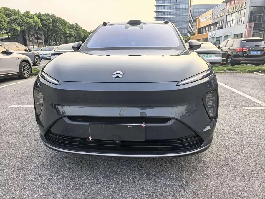 NIO ES8