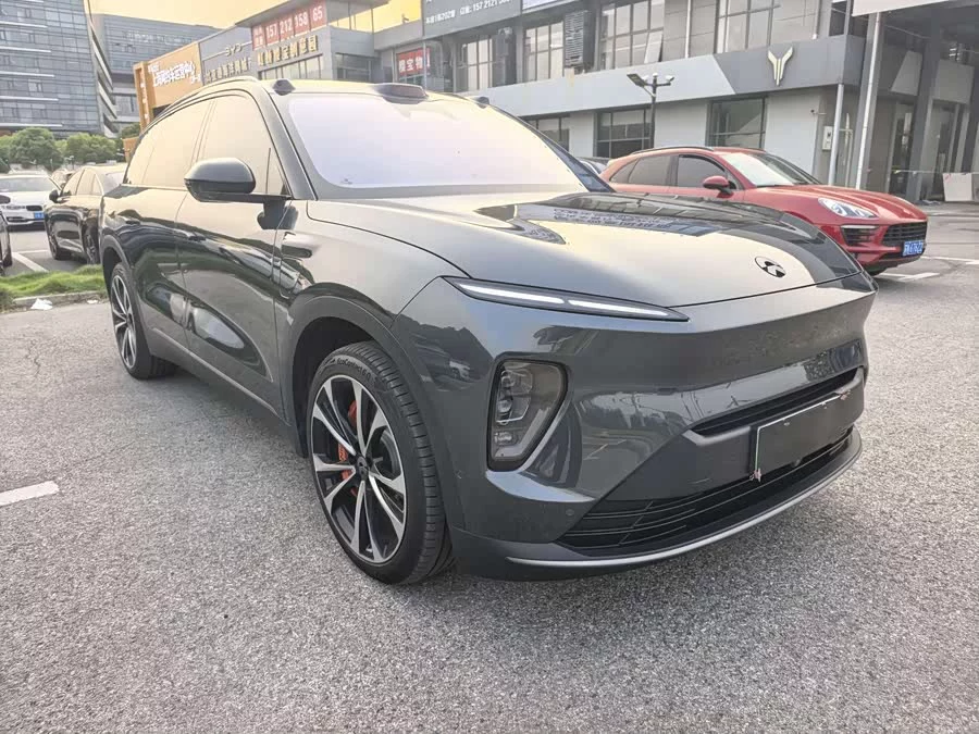 NIO ES8
