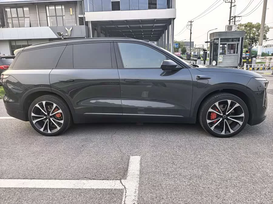 NIO ES8
