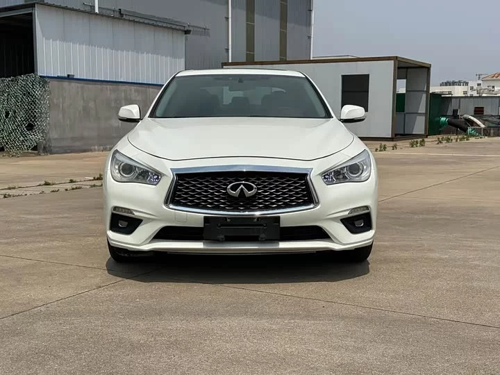 Infiniti Q50L