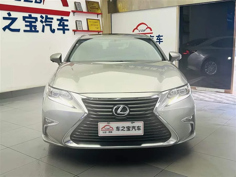 Lexus ES