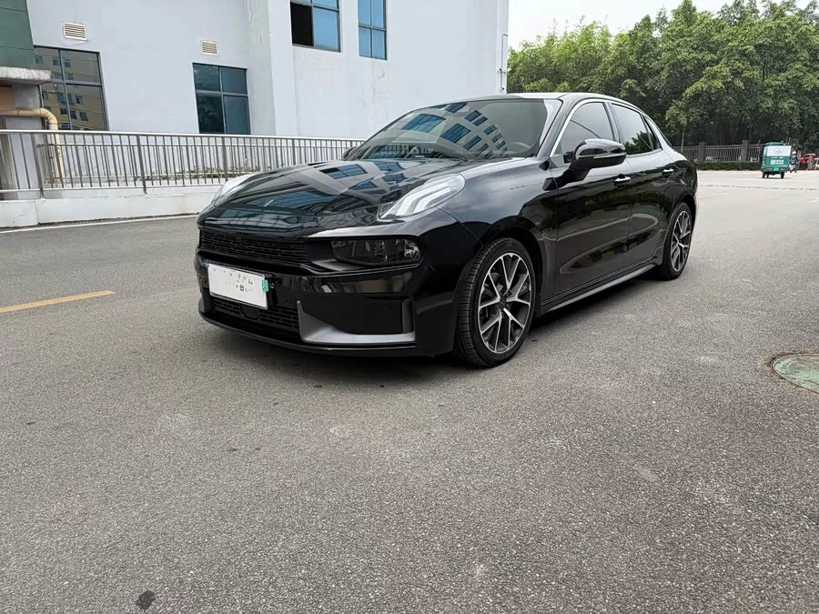 Lynk & Co 03