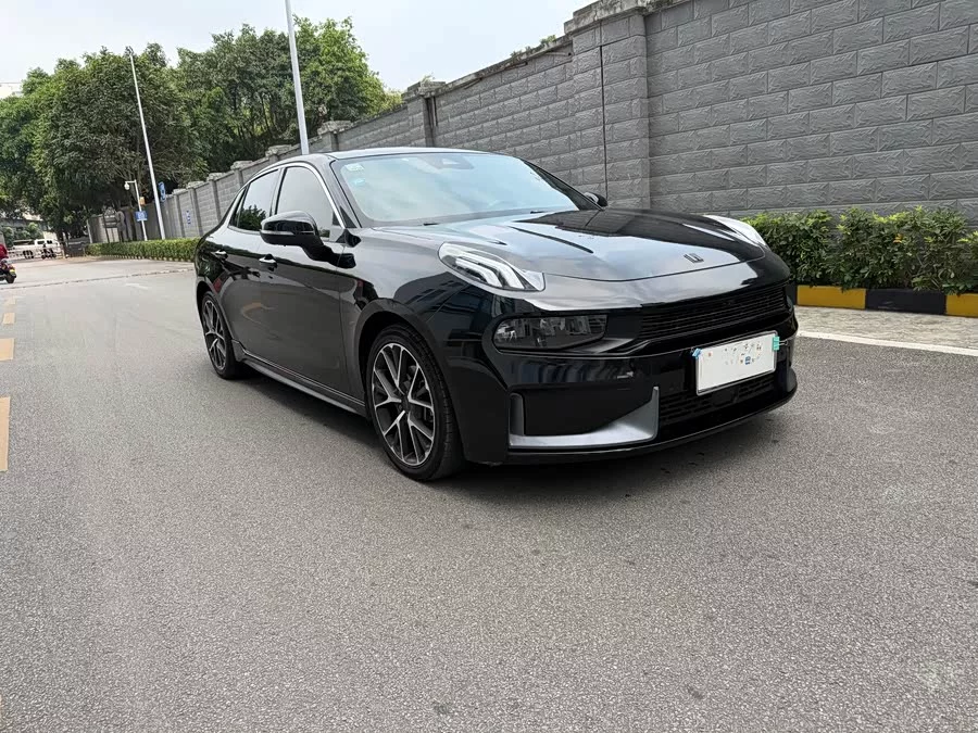 Lynk & Co 03