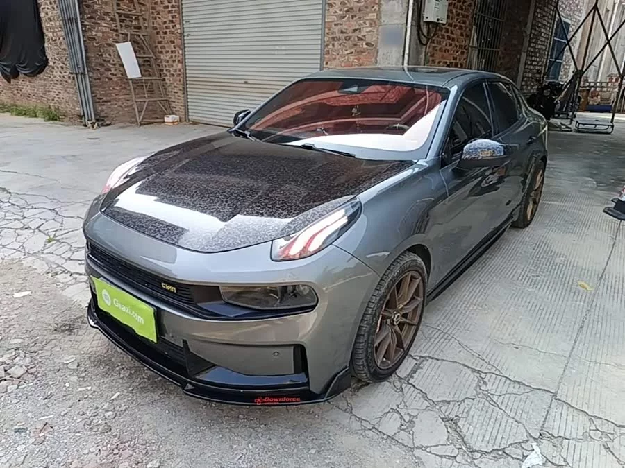 Lynk & Co 03