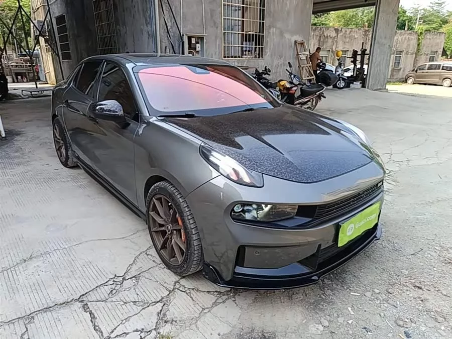 Lynk & Co 03
