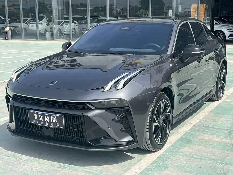 Lynk & Co 03