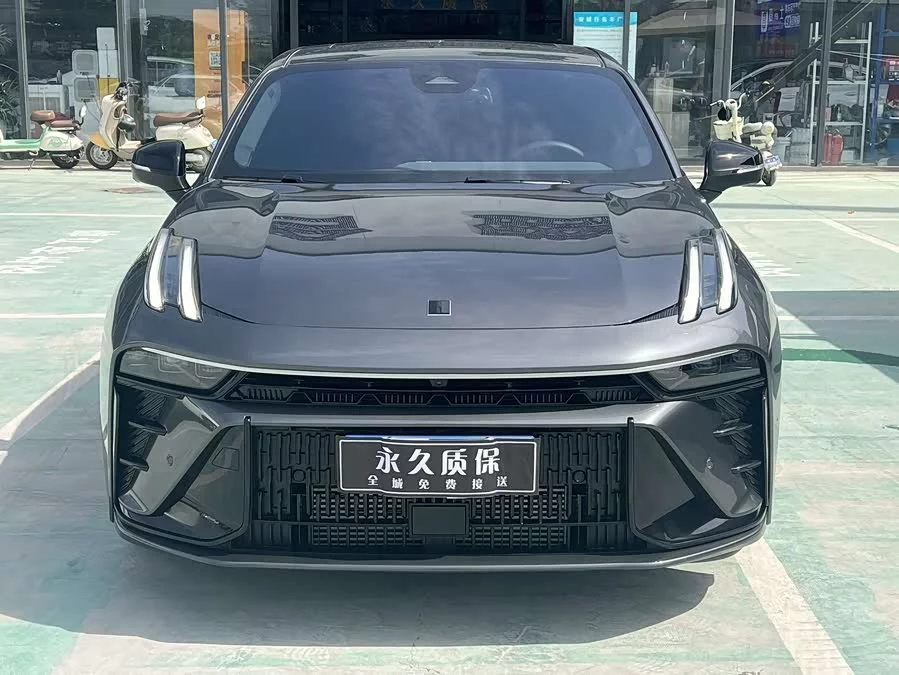 Lynk & Co 03