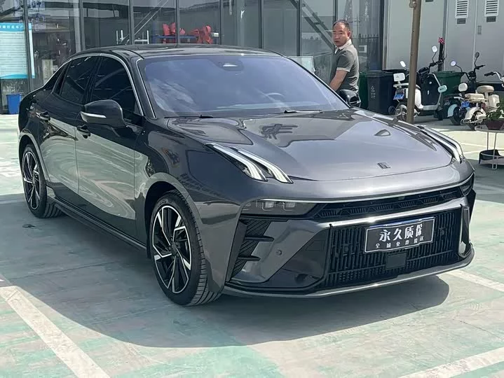Lynk & Co 03