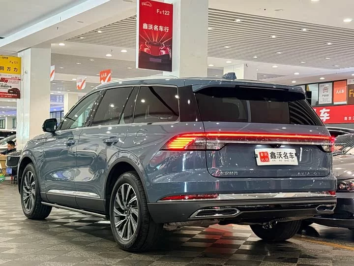 Lincoln aviator