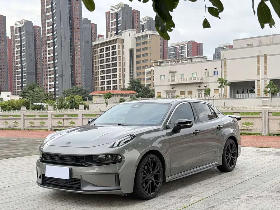 Lynk & Co 03