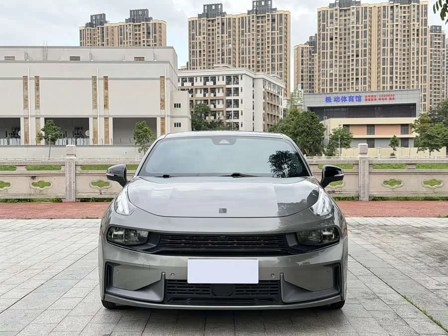 Lynk & Co 03