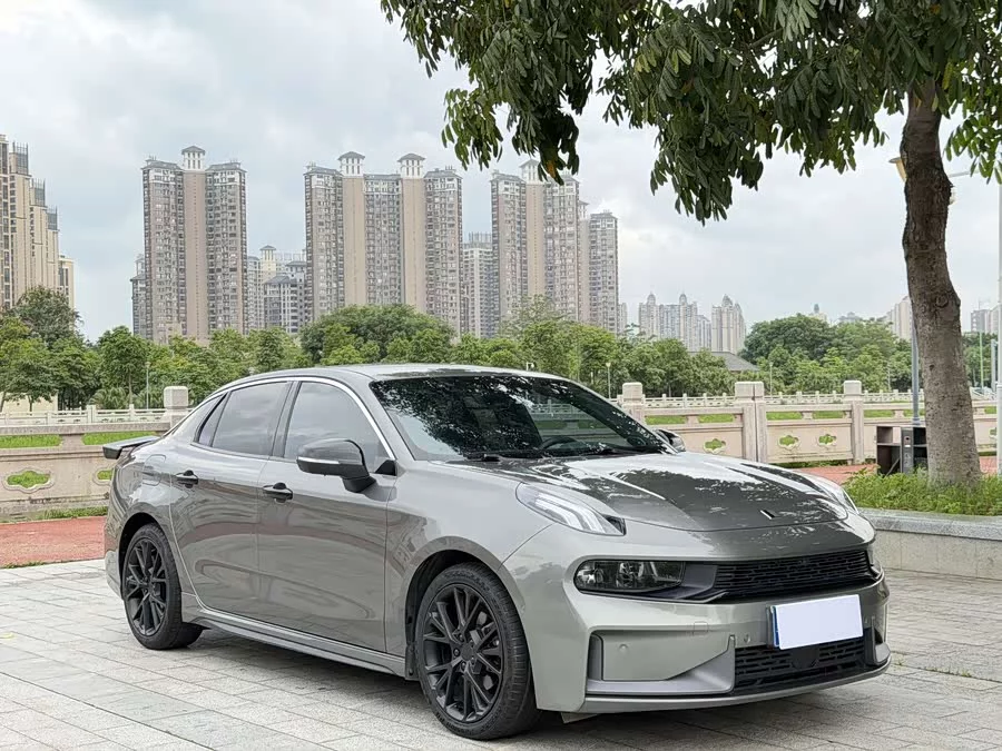 Lynk & Co 03