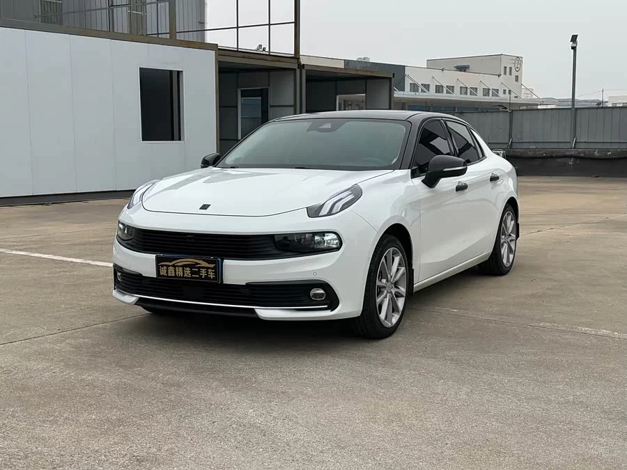 Lynk & Co 03