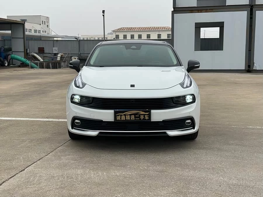 Lynk & Co 03
