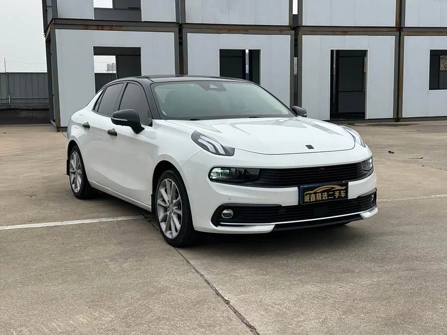 Lynk & Co 03