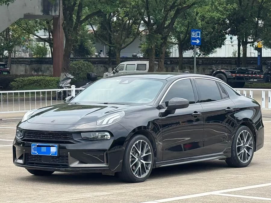 Lynk & Co 03
