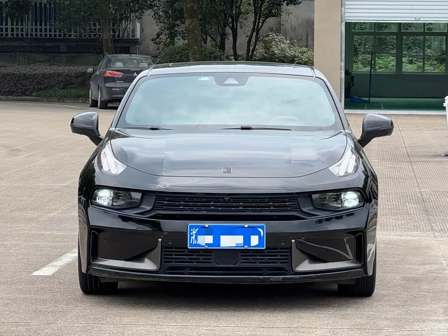 Lynk & Co 03