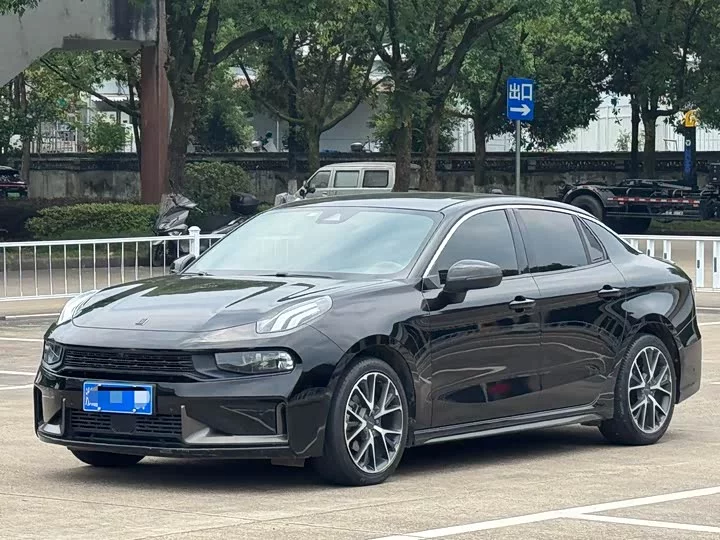 Lynk & Co 03