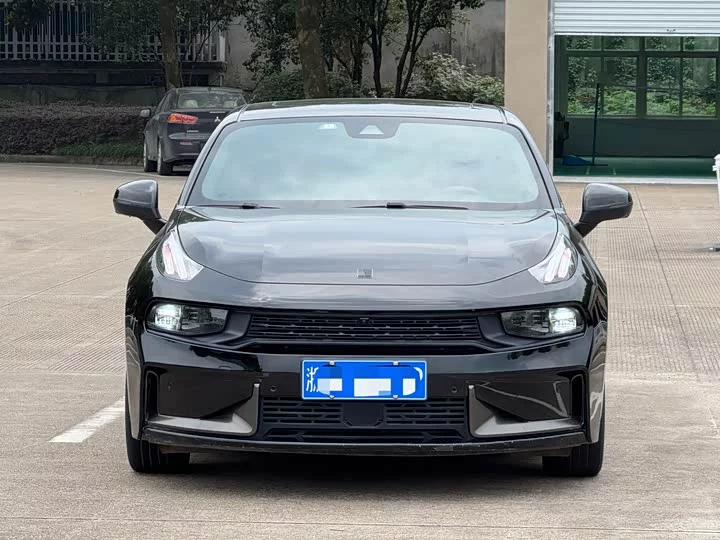 Lynk & Co 03