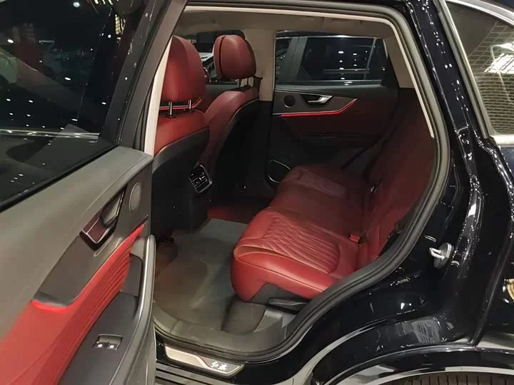 Hongqi HS5