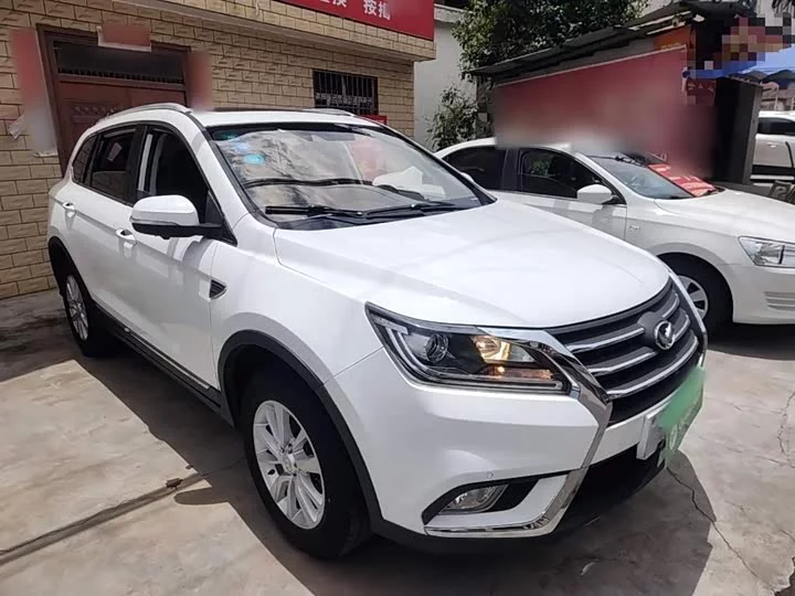 BAIC S6