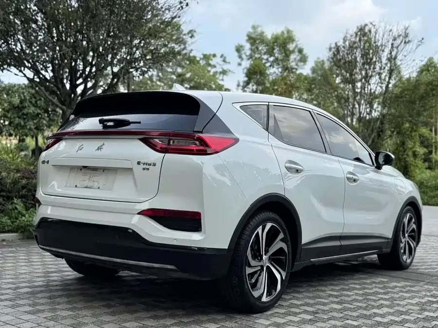 Hongqi E-HS3